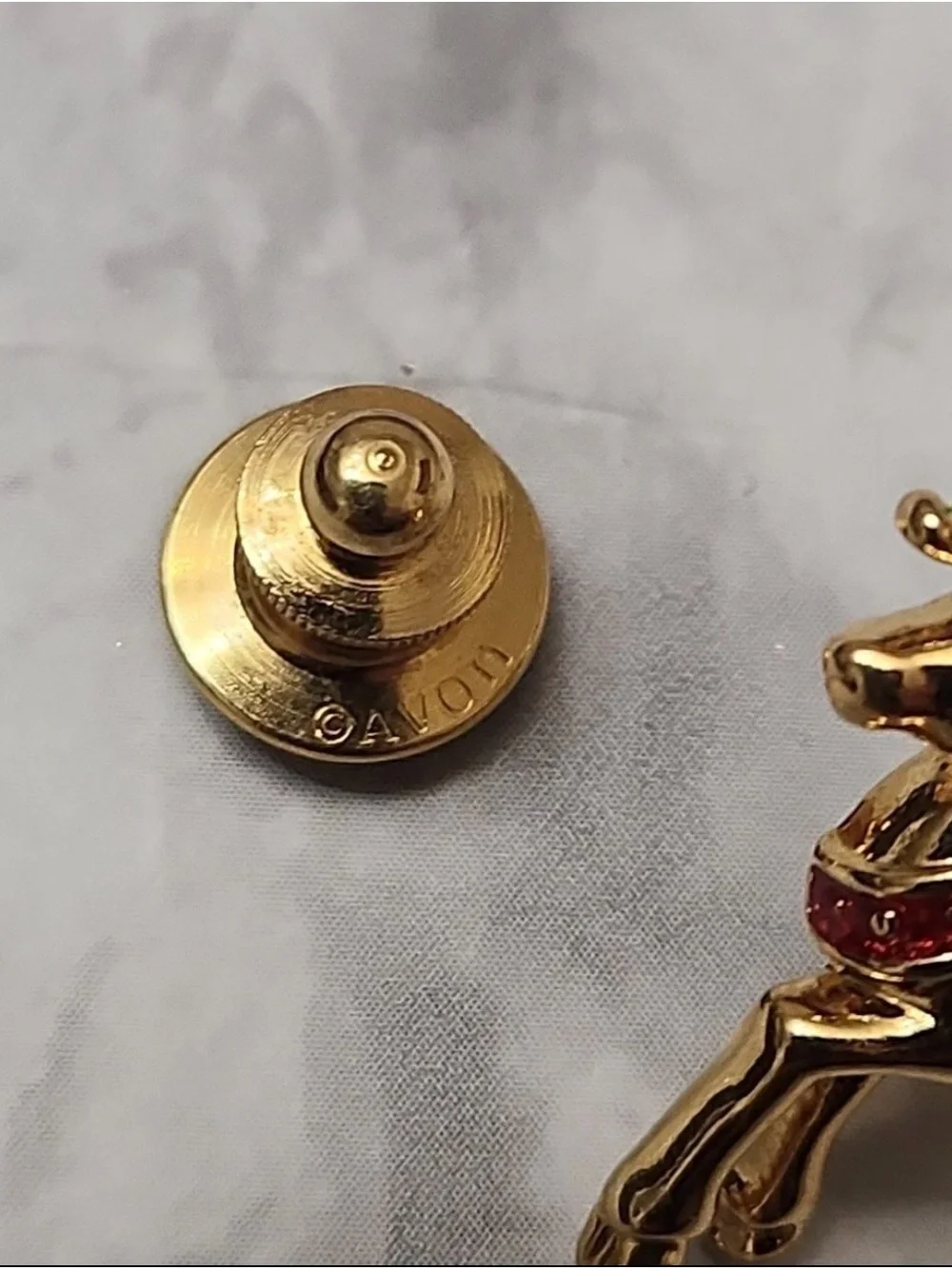 Avon Jumping Reindeer Xmas Gold Tone Lapel Pin Hat Lanyard Pins Tie Tack